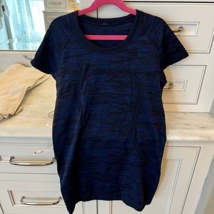 Lululemon swiftly tech blue/black tshirt size 6